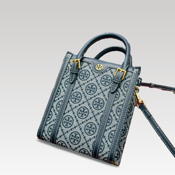 The ToryBurch sheet music bag is exquisite and high-end