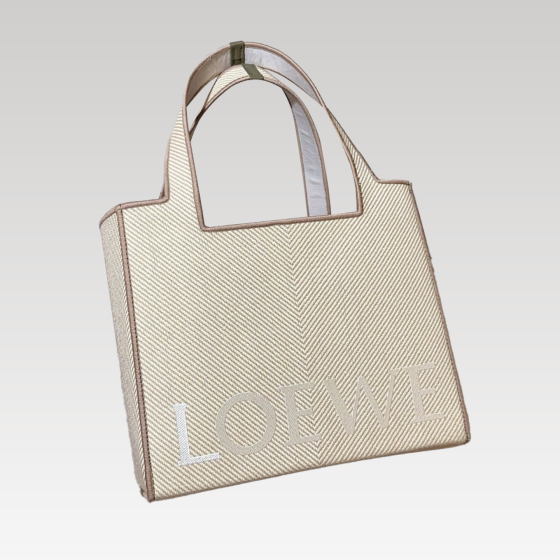 Straw-woven vegetable basket tote bag